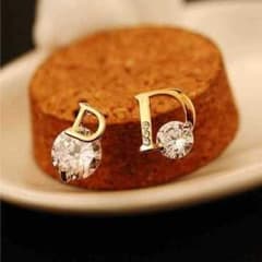 Dロゴ キラキラ♡ラインストーンピアス 両耳のサムネイル