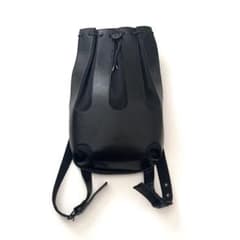 【良品】イッセイミヤケ　巾着型 リュックサック　レザー　ブラック　バックパック 良品】イッセイミヤケ 巾着型 リュックサック レザー ブラック バック