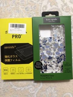 kate spade iPhone 16用花柄ケースとフィルムセットのサムネイル