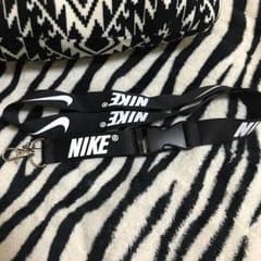 期間限定 NIKE ナイキ ネックストラップ 黒×白のサムネイル