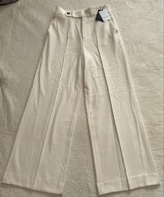 未使用品 ANAYI アナイ ストレッチ センタープレス ワイドパンツ 白 36のサムネイル
