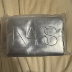 NARS 2026ホリデー限定ポーチ、ショッピングバッグ