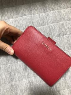 半額！フルラ　FURLA 二つ折り財布　ルビーのサムネイル