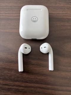 AirPods本体 ホワイト 充電ケース付きのサムネイル
