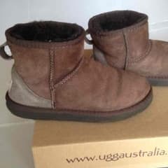 UGGのサムネイル