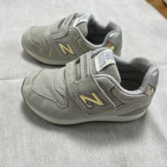 New Balance キッズスニーカー グレー　13.5㎝のサムネイル