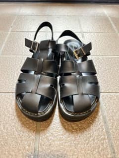 黒のストラップサンダルのサムネイル