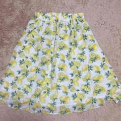 【お取り置き中】w closet レモン柄スカートのサムネイル
