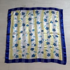 美品　花柄ストライプ 大判スカーフ ブルー イエロー　光沢のサムネイル