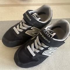 new balance スニーカー 黒/グレー　18センチのサムネイル