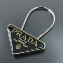 シ*犬様 美品 PRADA プラダ 三角プレート キーリング M285 チャーム シ*犬様 美品 PRADA プラダ 三角プレート キーリング M285 チャーム
