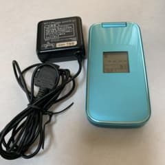 美品 携帯電話 充電器付き F01G らくらくホンのサムネイル
