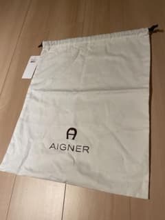 AIGNERのサムネイル