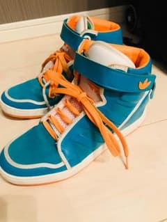 adidas original ハイカットスニーカーのサムネイル