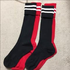【のん♡様専用】サッカーソックス赤黒二足セットのサムネイル