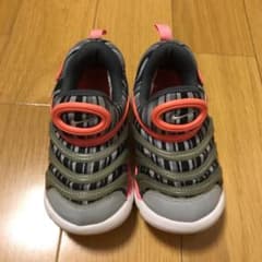 ナイキ ダイナモフリー スニーカーのサムネイル