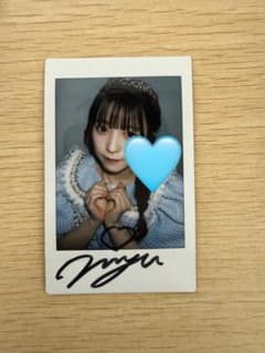 CUTIE STREET 우메다 미유 친필 사인이 들어간 체키 트위드 의상