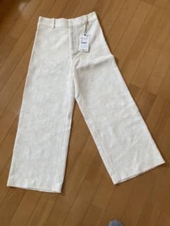 ZARA エンボス加工 ホワイトワイドパンツ XSのサムネイル