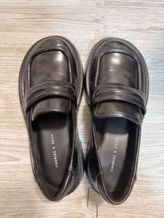CHARLES & KEITH 厚底ローファー ブラックのサムネイル