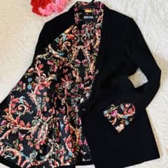 極美品✨ジャストカヴァリ　テーラードジャケット50 花柄　黒　大きいサイズ 極美品✨ジャストカヴァリ テーラードジャケット50 花柄 黒 大きい