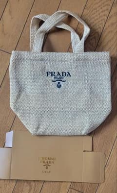 PRADA ノベルティラフィア トートバッグ ベージュ ロゴ刺繍 PRADA ノベルティラフィア トートバッグ ベージュ ロゴ刺繍 - メルカリ