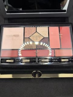 週末SALE ディオールDior パレット クリスマスコフレのサムネイル