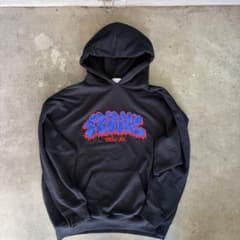 グラフィティ風ロゴ 黒 パーカーのサムネイル