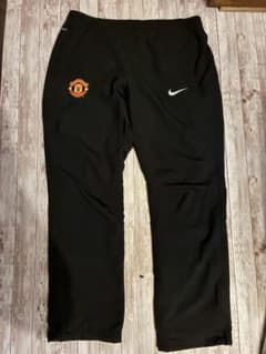 Nike マンチェスター・ユナイテッド ピステパンツ 黒　正規品下ズボン　パンツ Nike マンチェスター・ユナイテッド 黒 正規品下ズボン パンツ - メルカリ