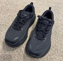 【超美品】HOKA ホカ　ブラック ランニングシューズのサムネイル