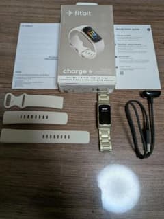 替えベルト付き Fitbit charge5のサムネイル