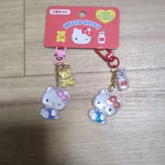 ハローキティ アクリルキーホルダー 2個セット - メルカリ