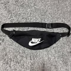 NIKE ボディバッグ 黒 ダブルジッパーのサムネイル