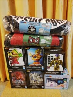 ドラゴンボールフィギュア&カプセルハウス灯る貯金箱&ロゴラグマット