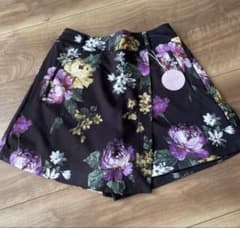 新品　ゴルフウェア　ショートパンツ　キュロット　Sサイズレディース　パンツ　花柄のサムネイル