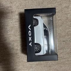 トヨタ ヴォクシー プルバックカー ミニカーのサムネイル