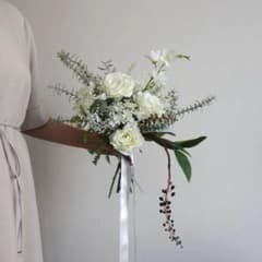 ホワイト グリーン　ウェディングブーケ 結婚式 前撮り　ローズ　カンパニュラ ホワイト グリーン ウェディングブーケ 結婚式 前撮り ローズ
