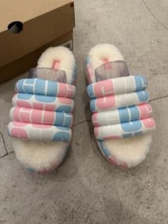 UGG サンダル パステルカラー ロゴ入りのサムネイル