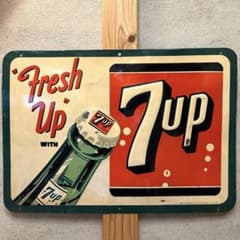 レア！　1952年　セブンアップ　エンボス　看板　7up StoutSign レア！ 1952年 セブンアップ エンボス 看板 7up StoutSign - メルカリ