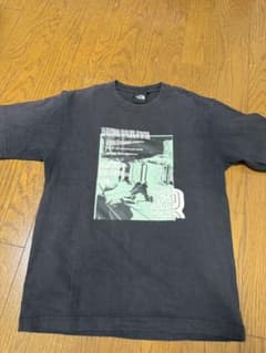 THE NORTH FACE グラフィック Tシャツ ブラックのサムネイル