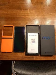 Motorola razr 50 本体512GB オレンジ 国内版SIMフリーのサムネイル