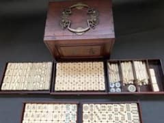 骨董品】中国古牌 背竹 骨牌 季節牌 花牌 麻雀牌 唐木箱 - メルカリ