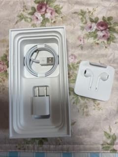 iPhone 正規品　充電器、イヤフォンのサムネイル