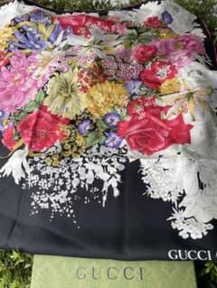 美品】GUCCI Floraフローラ ジェットブラック シルクスカーフ - メルカリ