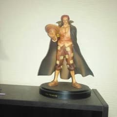 ワンピースシャンクスフィギュアのサムネイル