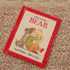 洋書   絵本♥THIS  IS  THE  ＢＥＡＲのサムネイル