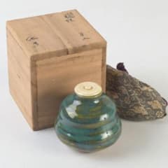 茶道具　織部焼　古瀬戸窯　加藤作助作　茶入　仕覆付　共箱　V　A64 茶道具 織部焼 古瀬戸窯 加藤作助作 茶入 仕覆付 共箱 V A64 - メルカリ