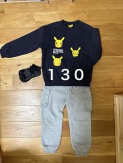 ピカチュウ トレーナーとスウェットパンツセットのサムネイル