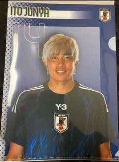 サッカー日本代表　クリアファイル　伊藤純也　新品 サッカー 日本代表 クリアファイル 伊藤純也 選手 ガチャ - メルカリ