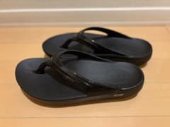 【OOFOS/ウーフォス】OOlalaウーララ ブラック トングサンダル 25㎝のサムネイル