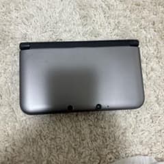 Nintendo 3DS LL 本体 ブラック(充電器カバー付き)のサムネイル